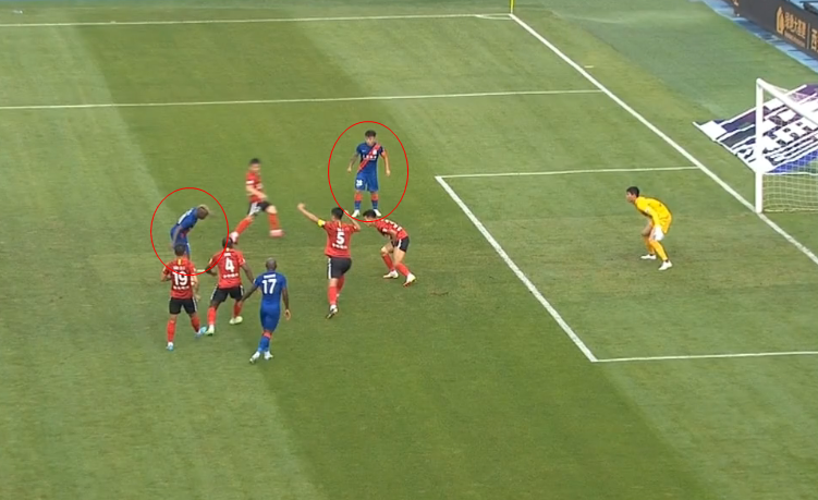  梅斯德比战万人空巷激情四射  