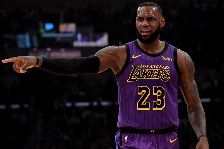  詹姆斯生涯总分突破四万大关  